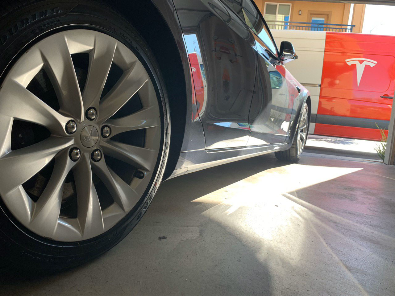 Tesla model s on sale tire rotation